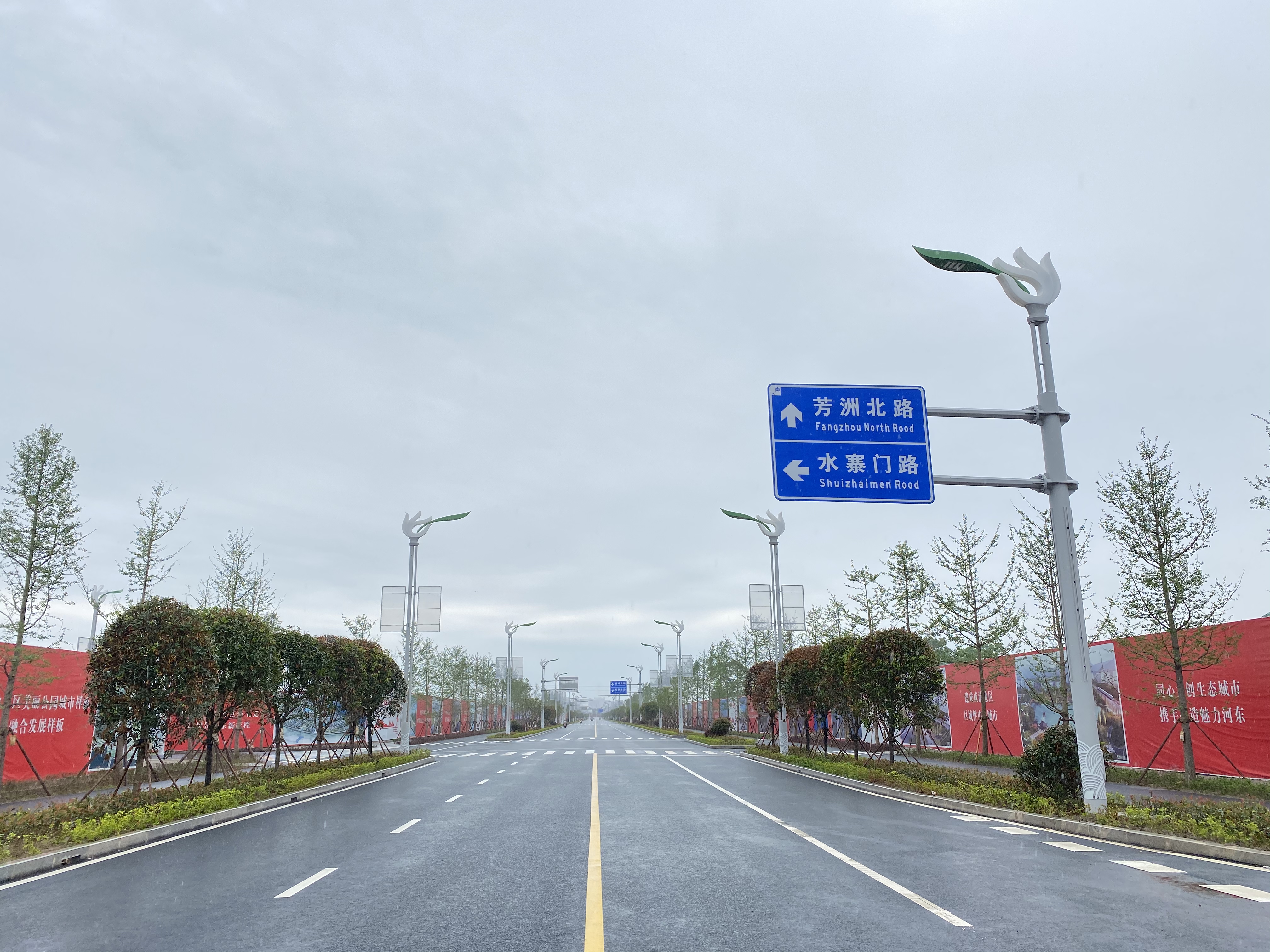 智慧路燈標(biāo)準(zhǔn)答案——遂寧首條多桿合一智慧景觀路燈示范段！